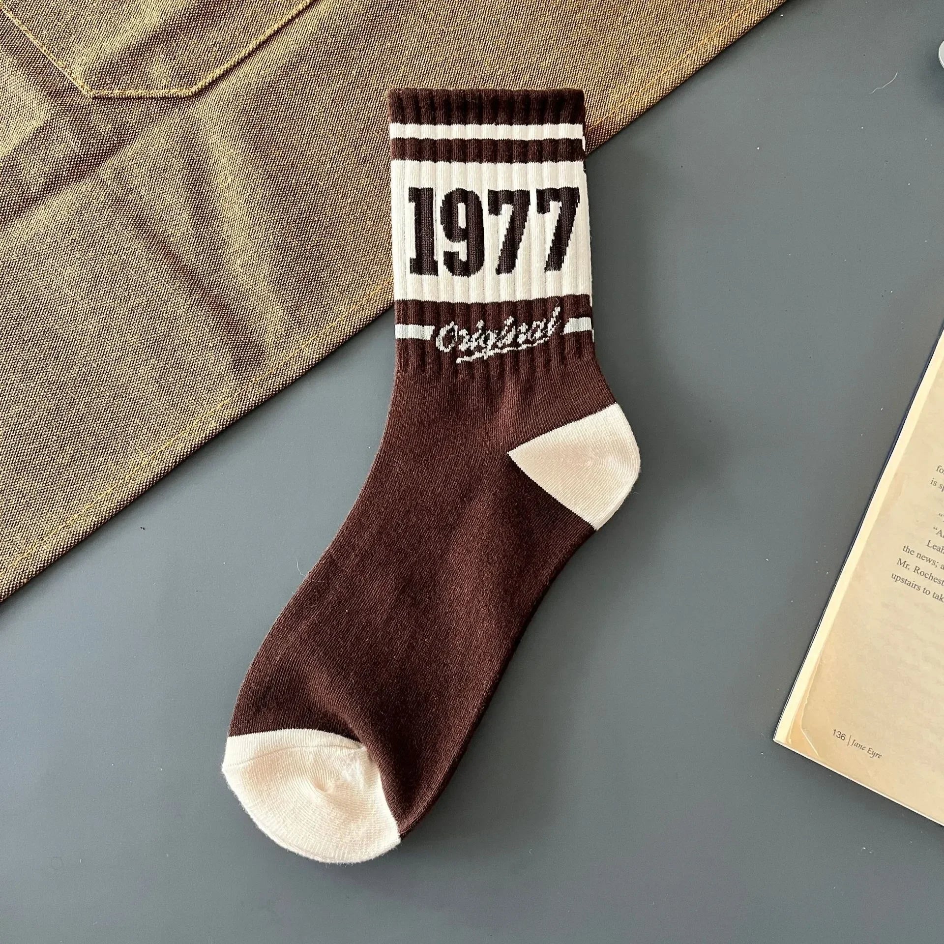 1/3/5/8 Pairs Retro American Men's Mid-rise Socks