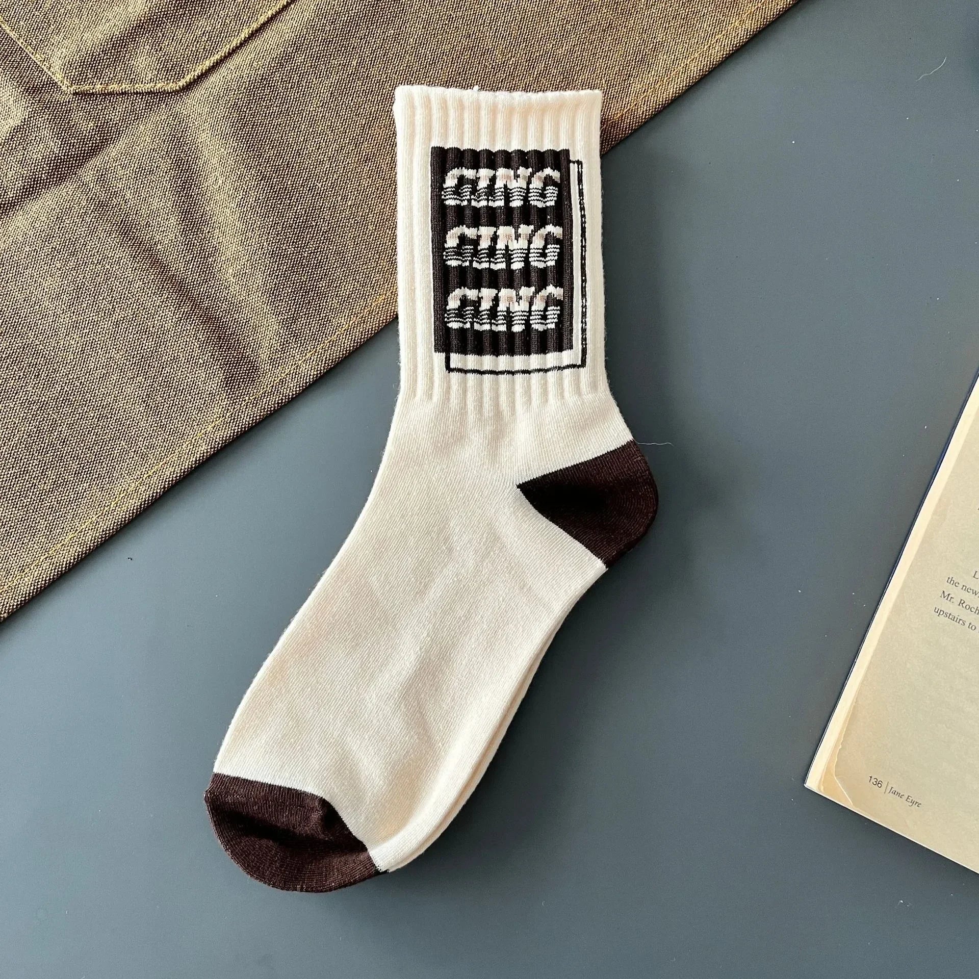 1/3/5/8 Pairs Retro American Men's Mid-rise Socks