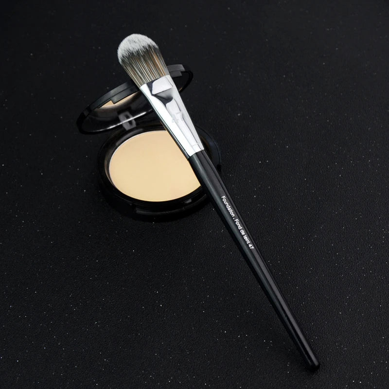 KSHBO 47 Broom Head Foundation Brush